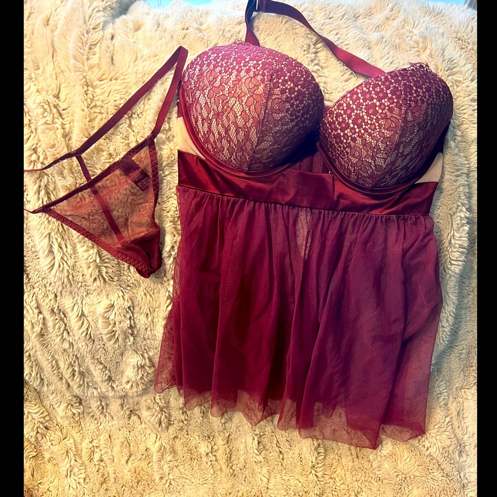 NWOT Victoria’s Secret Babydoll 32 DD (E) with Matching Thong Panties